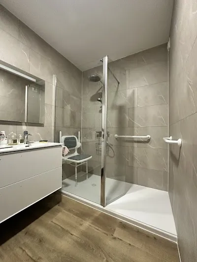 DOMetVIE Issy Les Moulineaux - Salle de bain, monte-escalier, plateforme élévatrice & aménagement PMR